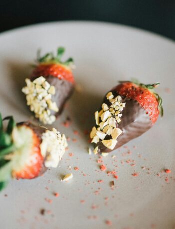 Bombom de morango com Chocolate 70%